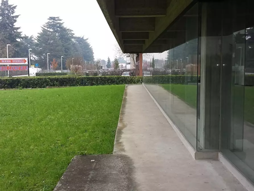 Immagine 11 di Attività artigianale in affitto  a Collecchio