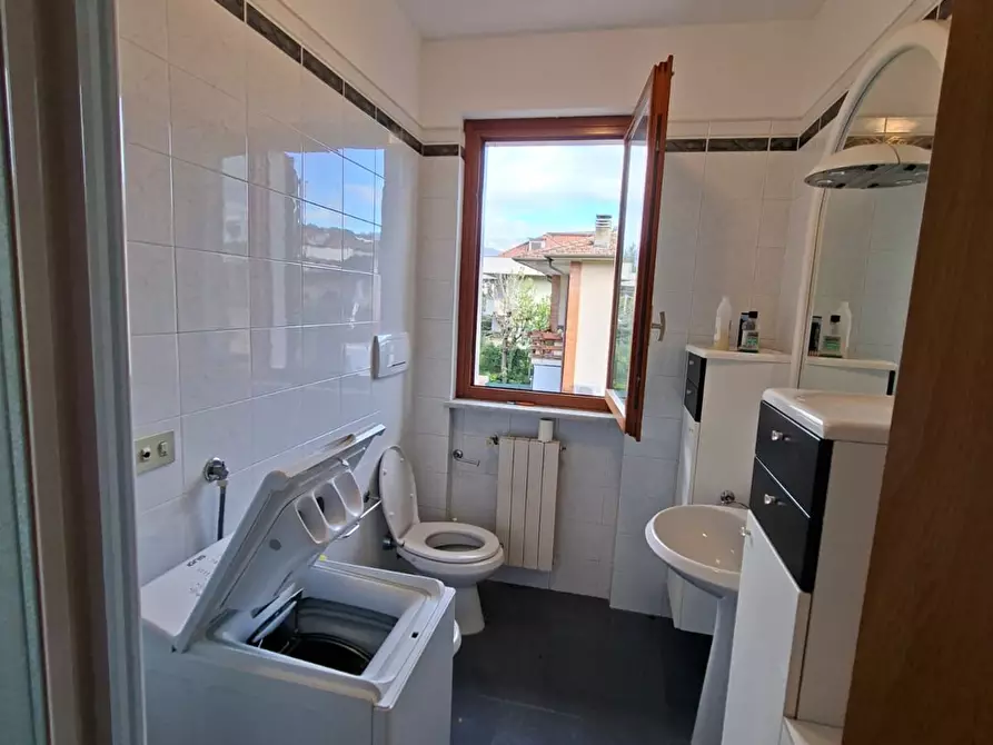 Immagine 36 di Quadrilocale in vendita  a Massa