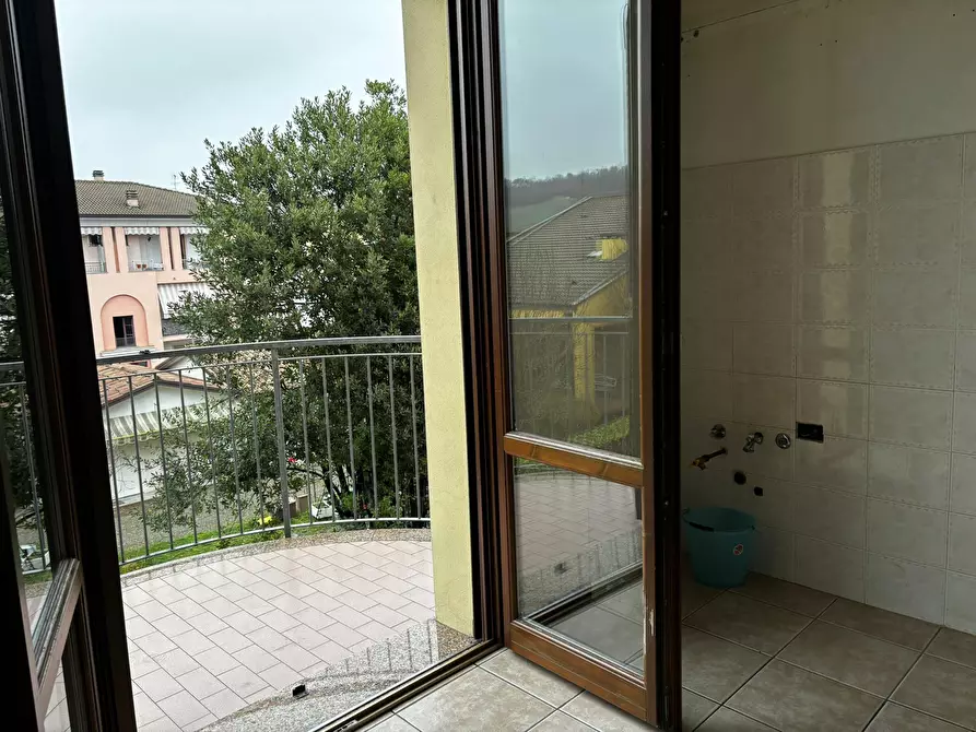 Immagine 11 di Monolocale in vendita  a Medesano