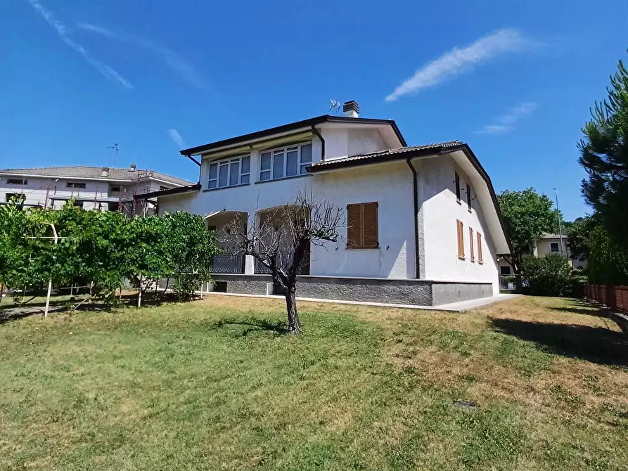 Immagine 2 di Casa bifamiliare in vendita  a Varano De' Melegari