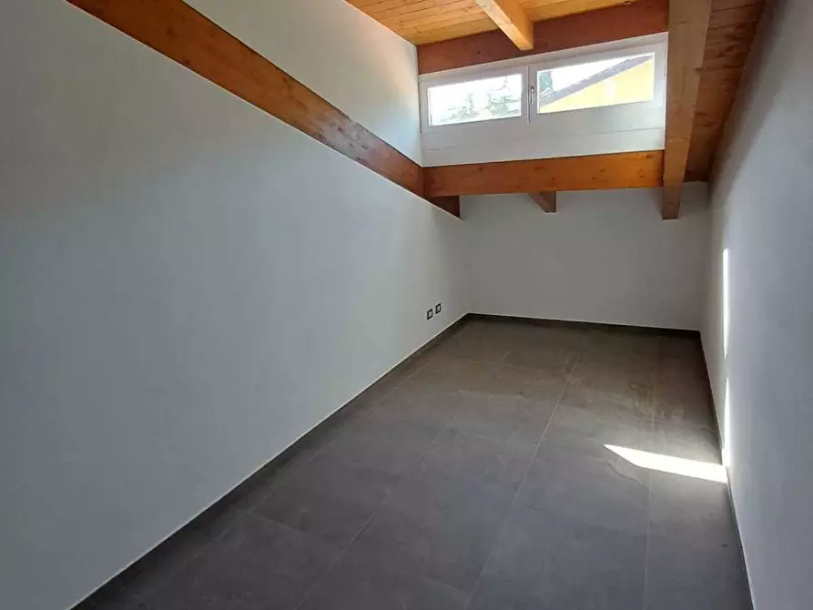 Immagine 32 di Trilocale in vendita  a Medesano