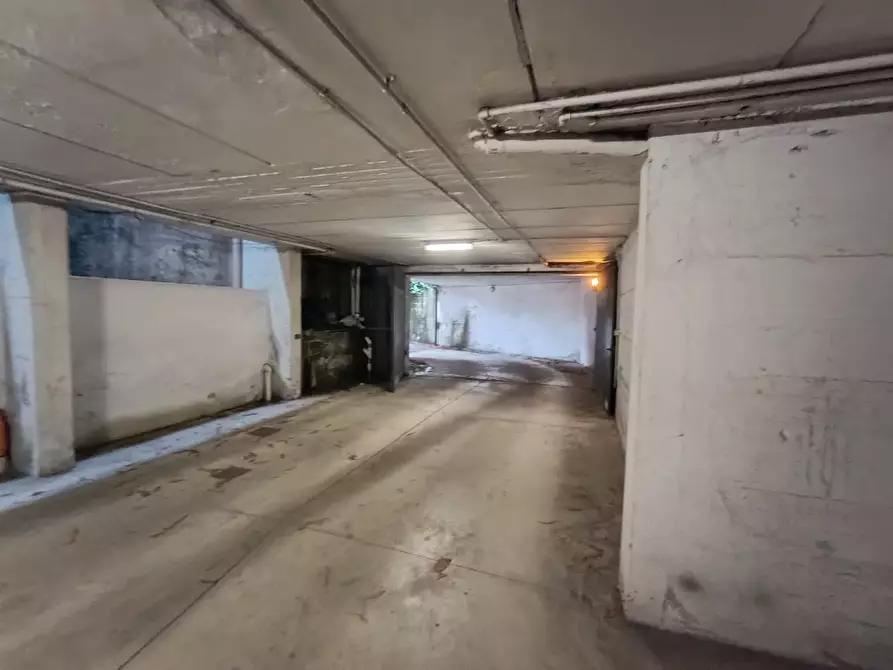 Immagine 17 di Locale commerciale in vendita  a Fornovo Di Taro