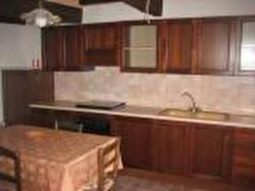 Immagine 3 di Trilocale in affitto  a Varano De' Melegari