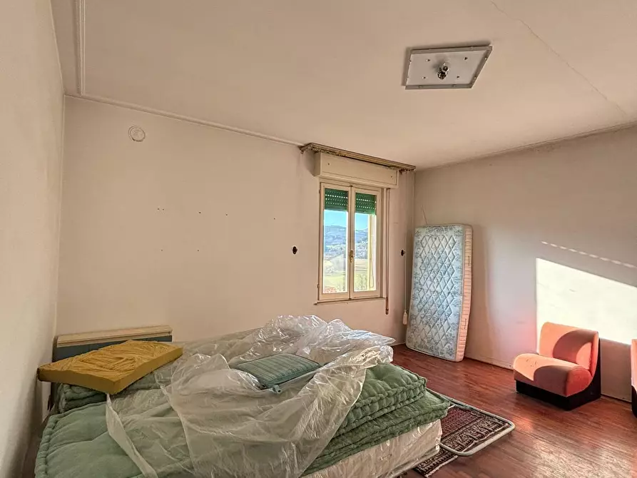 Immagine 54 di Casa trifamiliare in vendita  a Varano De' Melegari