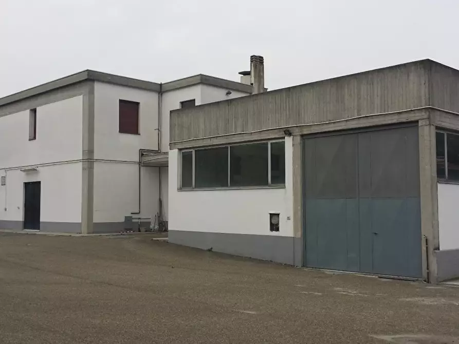 Immagine 37 di Attività artigianale in vendita  a Collecchio