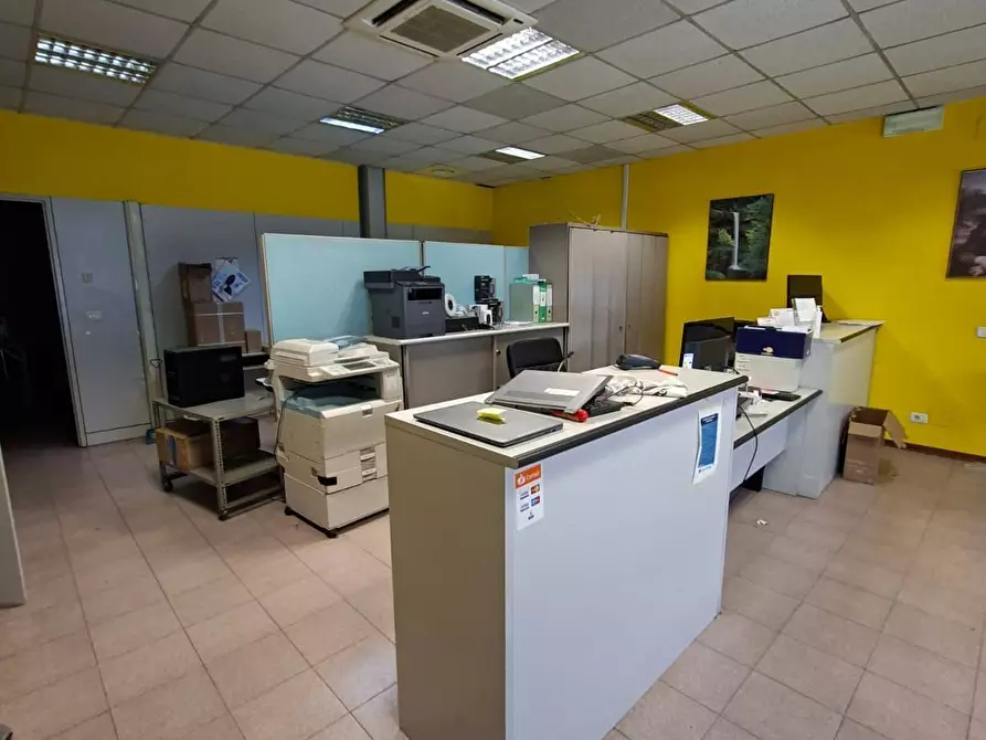Immagine 8 di Ufficio in vendita  a Parma