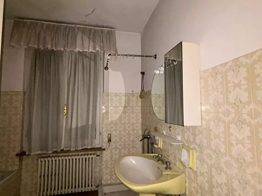 Immagine 21 di Bilocale in vendita  a Varano De' Melegari