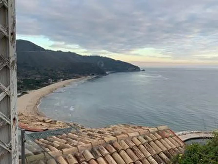 Immagine 1 di Quadrilocale in vendita  in Via del Porto 13 a Sperlonga