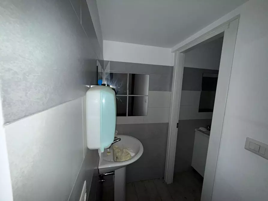 Immagine 18 di Quadrilocale in vendita  in Via Cavour 47 a Roma