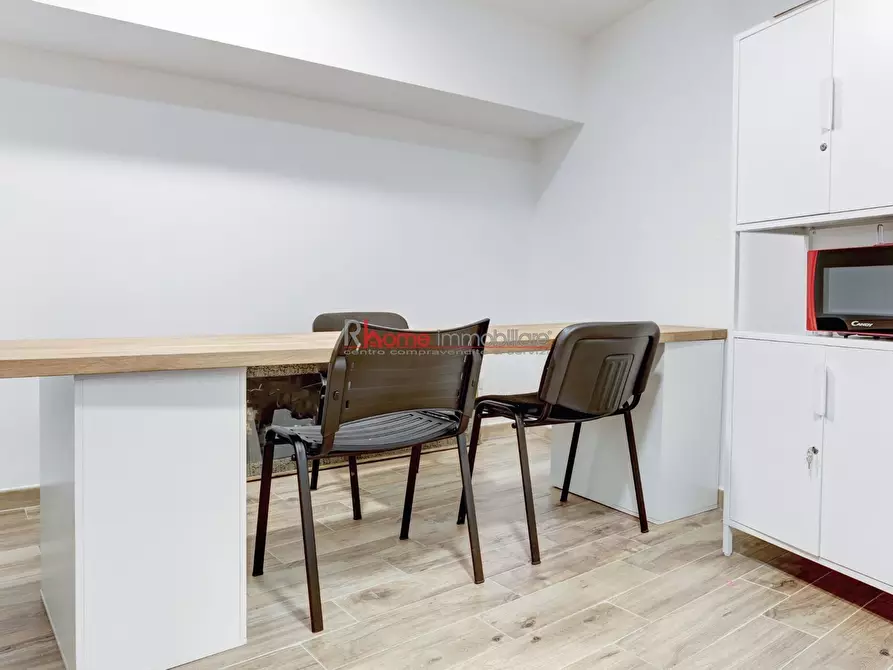 Immagine 25 di Locale commerciale in vendita  a Roma