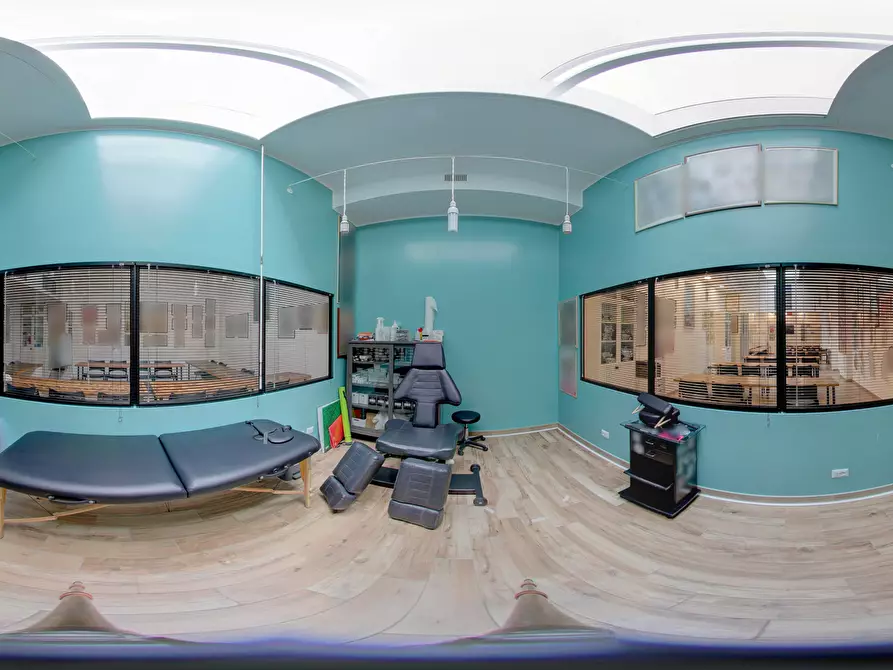 Immagine 15 di Locale commerciale in vendita  a Roma