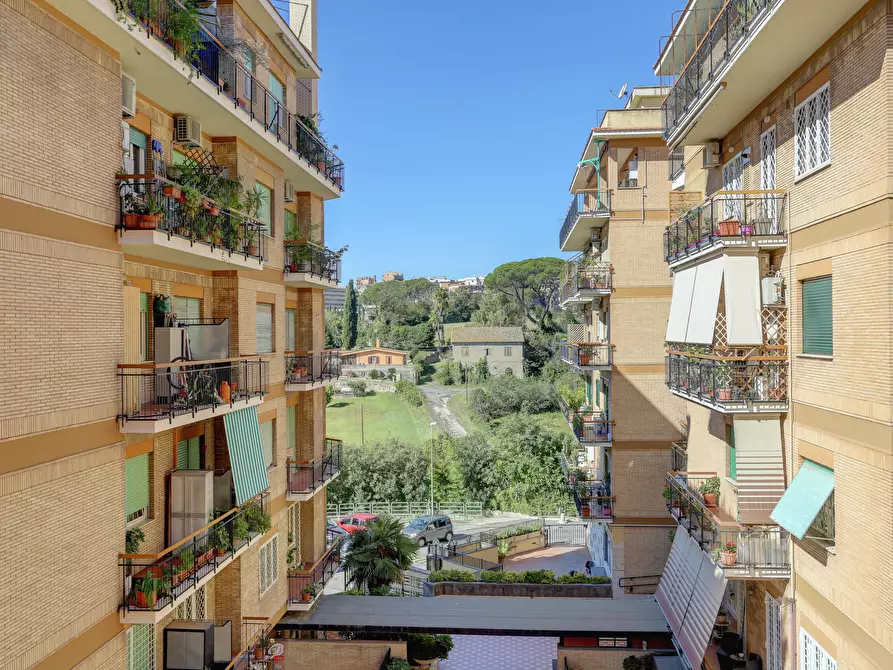 Immagine 11 di Appartamento in vendita  in Via del Forte Bravetta 186 a Roma