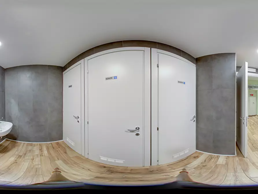 Immagine 9 di Locale commerciale in vendita  a Roma