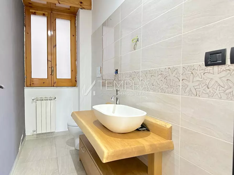 Immagine 9 di Appartamento in vendita  in VIA PAOLO VI a Adrano