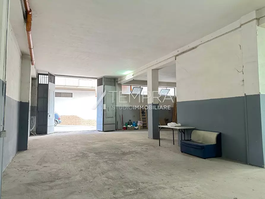 Immagine 7 di Attività artigianale in affitto  in Via dei Fiori a Biancavilla