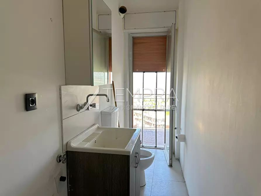 Immagine 17 di Appartamento in vendita  a Adrano