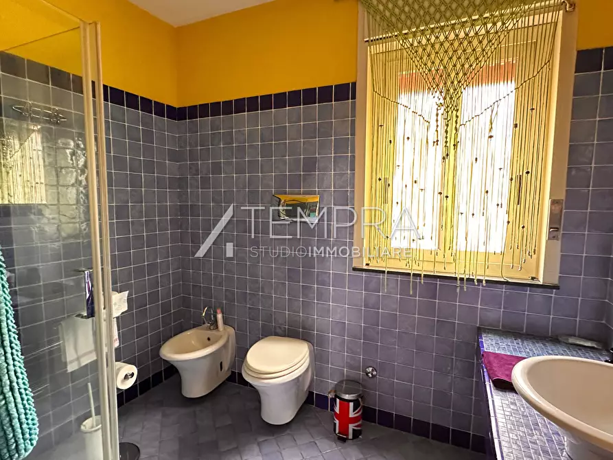 Immagine 19 di Casa indipendente in vendita  a Adrano