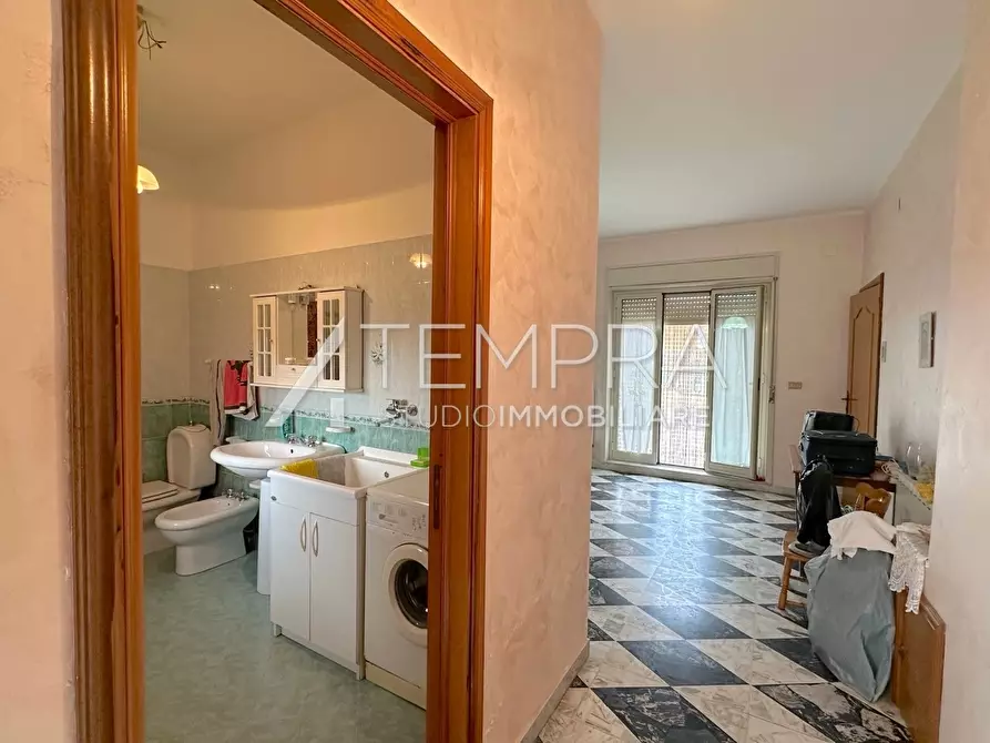 Immagine 36 di Casa indipendente in vendita  a Adrano