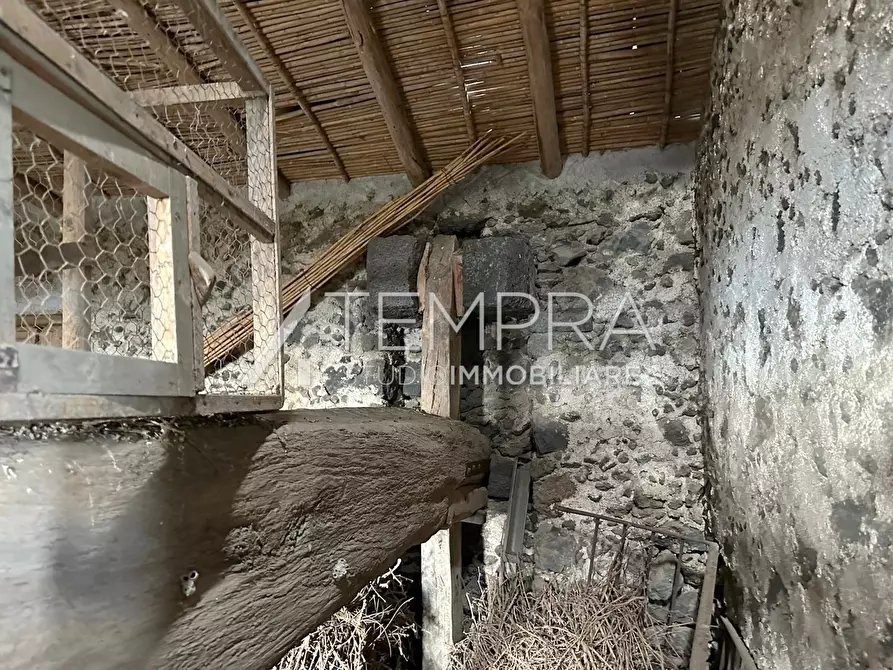 Immagine 15 di Rustico / casale in vendita  a Adrano