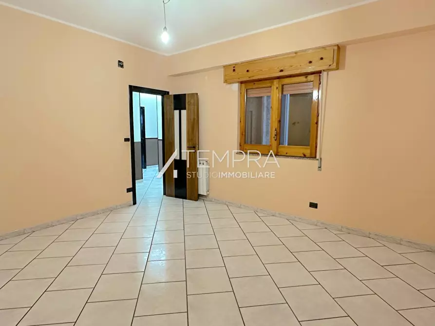 Immagine 11 di Appartamento in vendita  in VIA PAOLO VI a Adrano