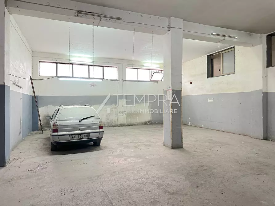 Immagine 11 di Attività artigianale in affitto  in Via dei Fiori a Biancavilla