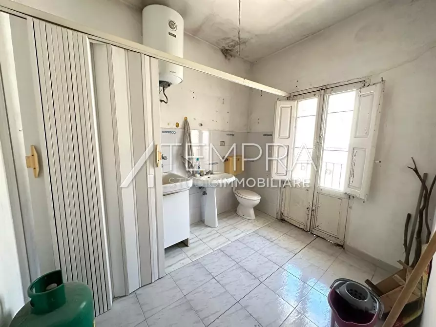 Immagine 11 di Casa indipendente in vendita  a Adrano