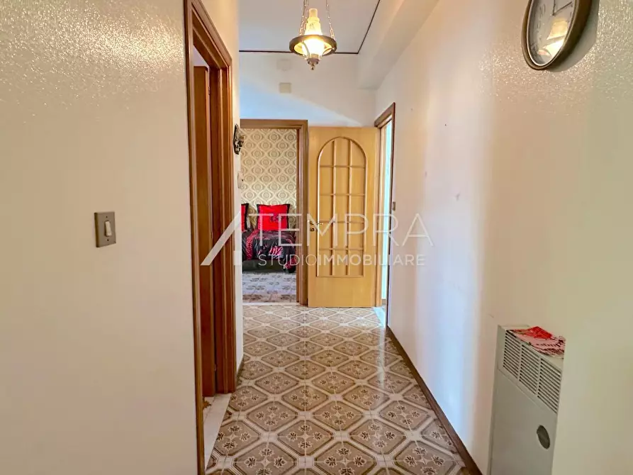 Immagine 10 di Appartamento in vendita  in Via della Regione 17 a Adrano