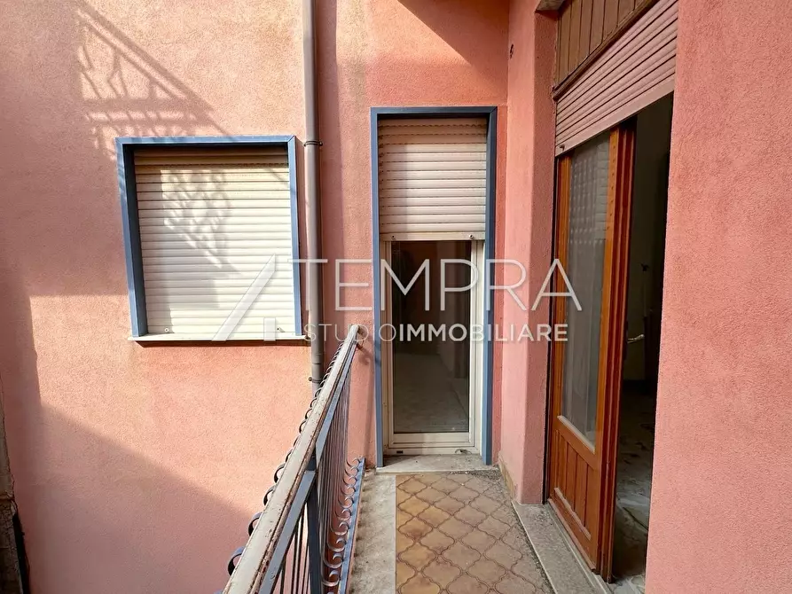 Immagine 20 di Appartamento in vendita  in Via Battiati 96 a Adrano