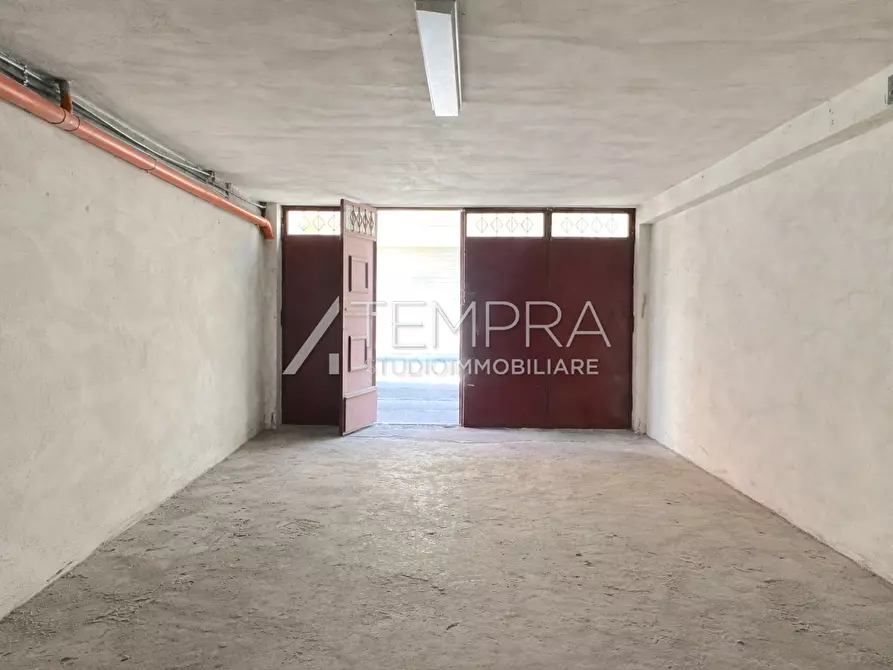 Immagine 20 di Appartamento in vendita  a Adrano