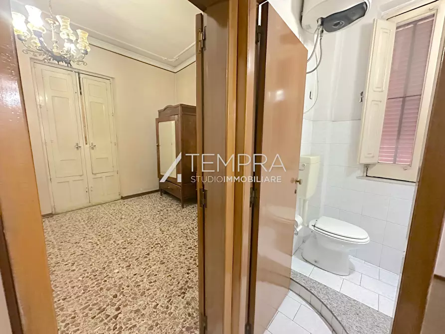 Immagine 11 di Casa indipendente in vendita  in Piazza Giuseppe di Vittorio a Adrano