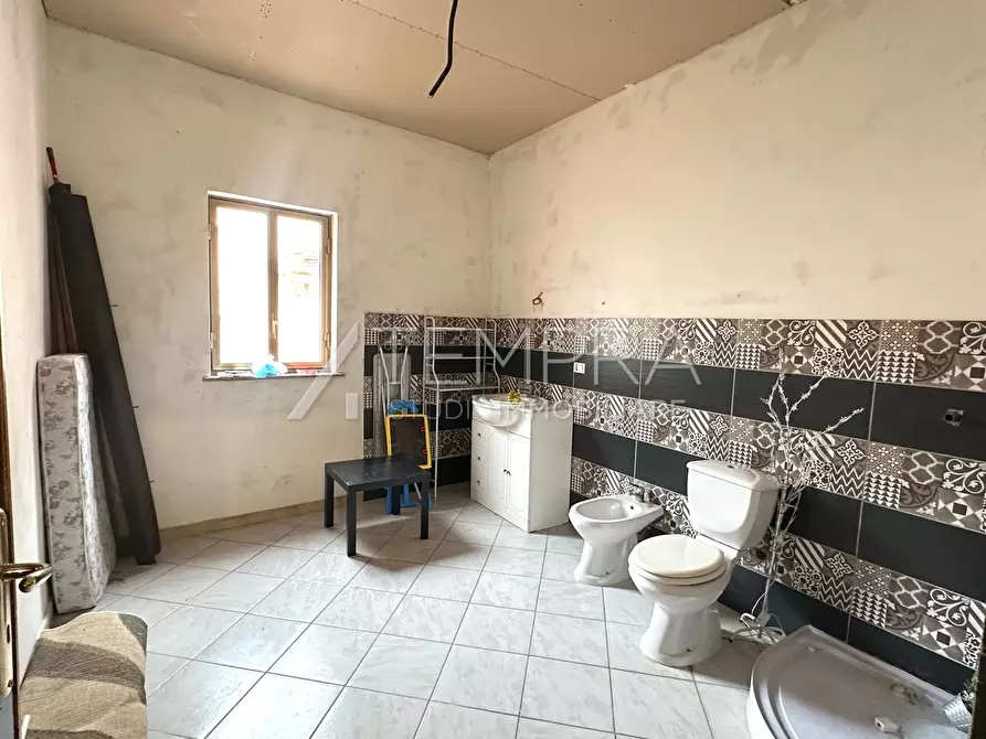 Immagine 12 di Casa indipendente in vendita  a Adrano