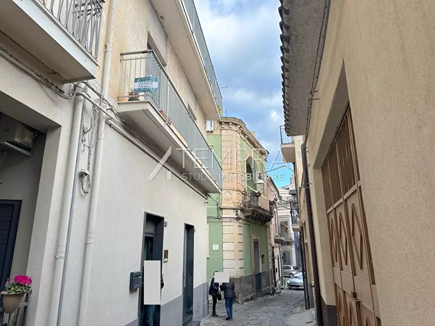 Immagine 4 di Casa indipendente in vendita  a Biancavilla