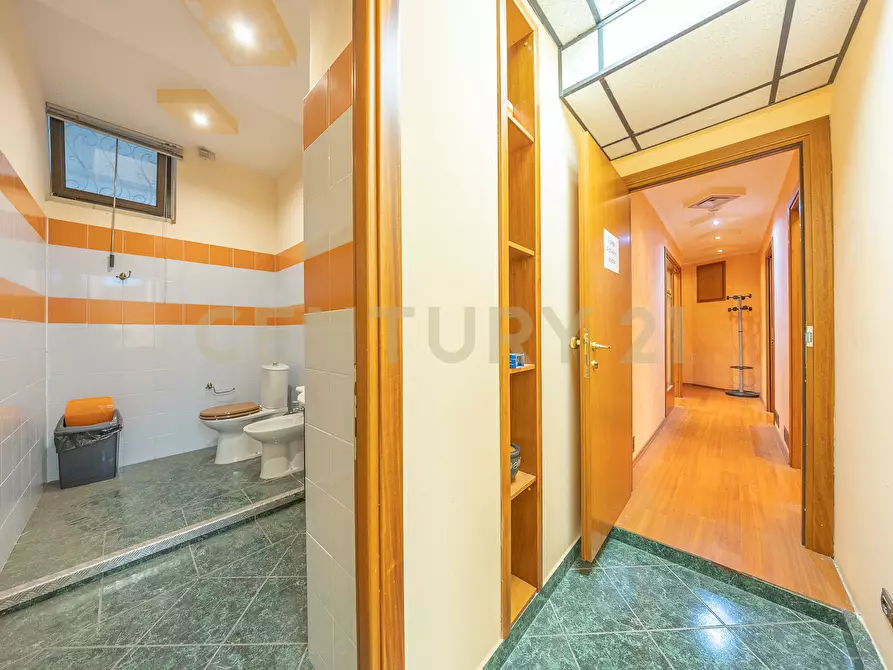 Immagine 11 di Ufficio in vendita  in Via Claudio Villa 81 a Roma
