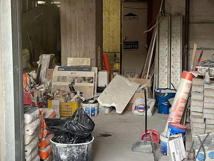 Immagine 12 di Locale commerciale in vendita  in Viale Mario Rapisardi 118 a Catania