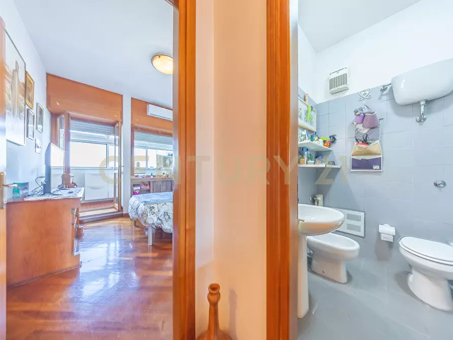 Immagine 27 di Trilocale in vendita  in Via Paolo Barison 14 a Roma