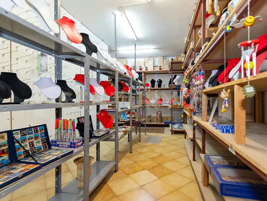 Immagine 14 di Locale commerciale in vendita  in Via Antonio Gramsci 3434 a Fiumefreddo Di Sicilia