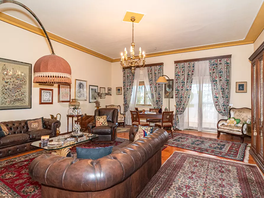 Immagine 17 di Pentalocale in vendita  in Via Pulei 49A a Mascalucia