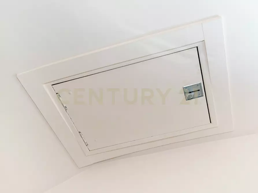 Immagine 33 di Pentalocale in vendita  in Via Recupero 38 a Catania