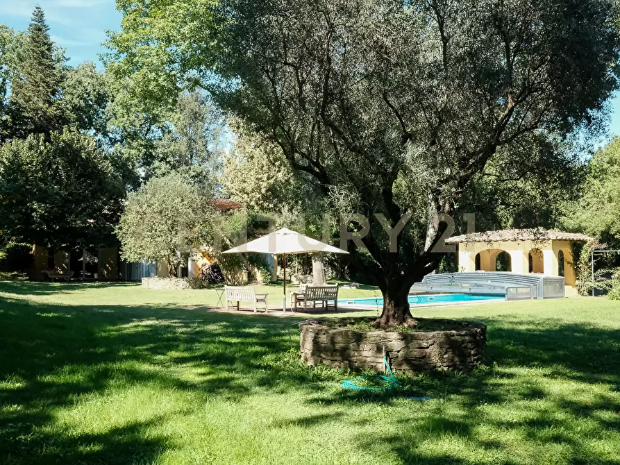 Immagine 26 di Villa in vendita  in Via Cassia 1951 a Roma