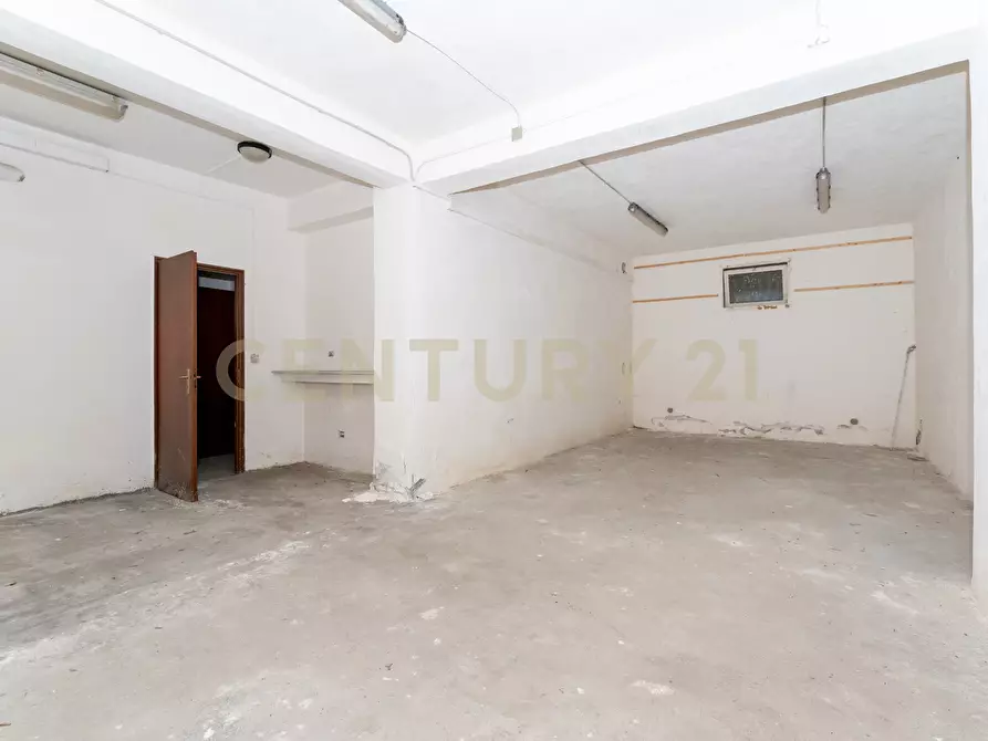 Immagine 18 di Magazzino in vendita  in Via del Bosco 407 a Catania