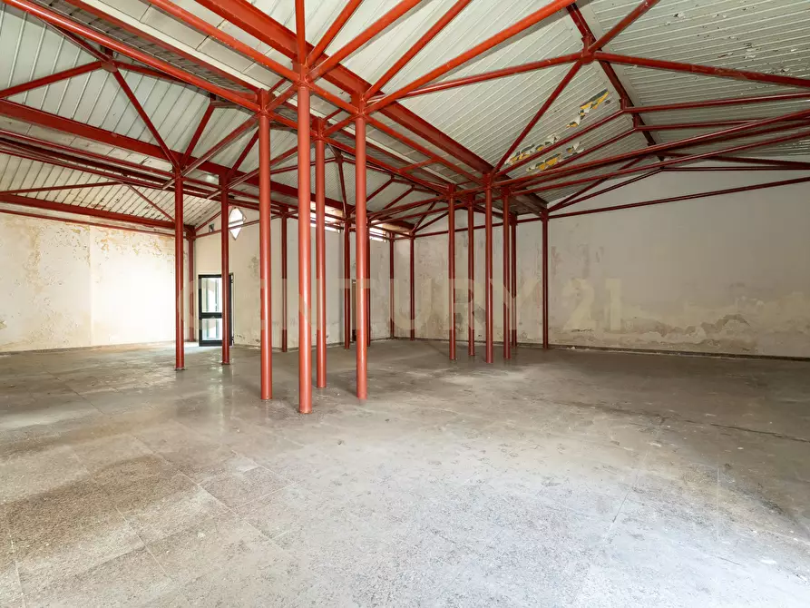 Immagine 18 di Locale commerciale in vendita  in Piazza Guglielmo Marconi 19 a San Gregorio Di Catania