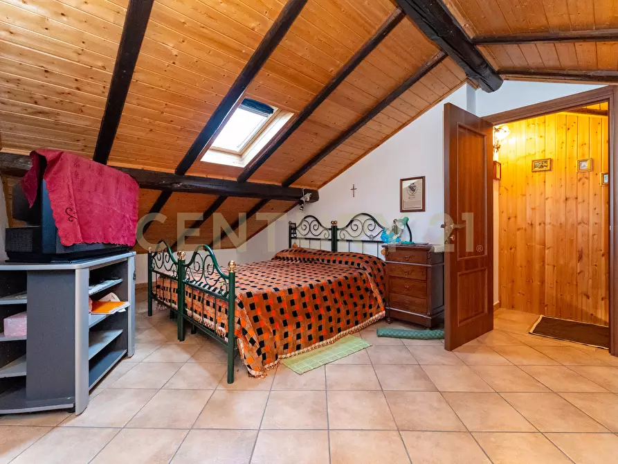 Immagine 29 di Quadrilocale in vendita  in Via Ercole Patti 91 a Pedara