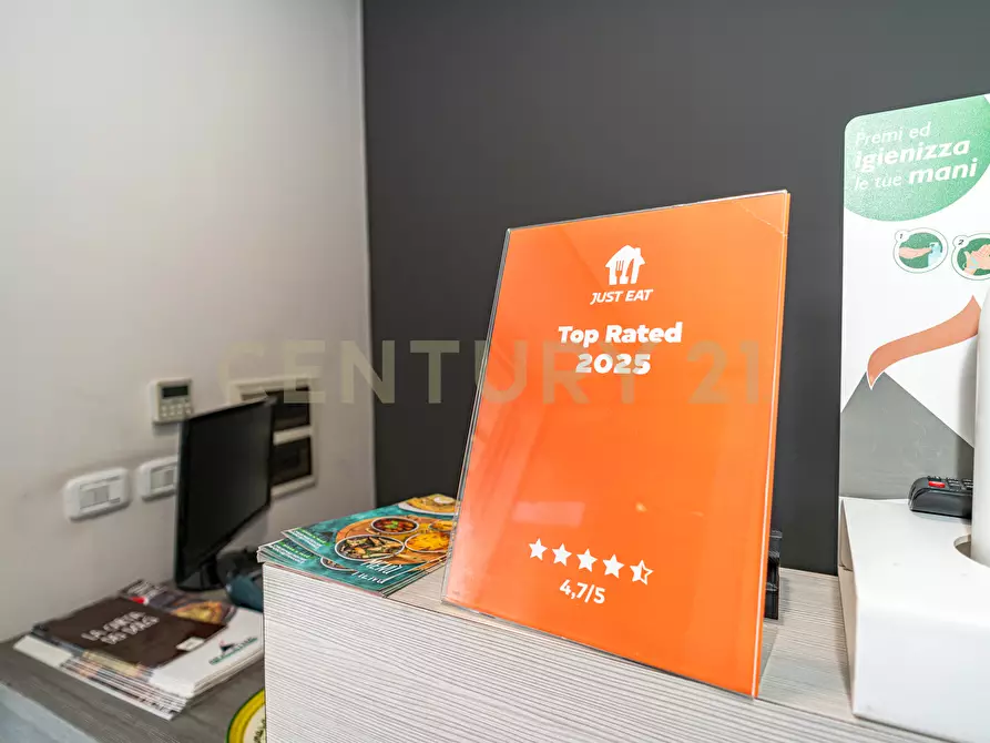 Immagine 8 di Pizzeria / Pub in vendita  in Piazza Don Diego snc a Pedara