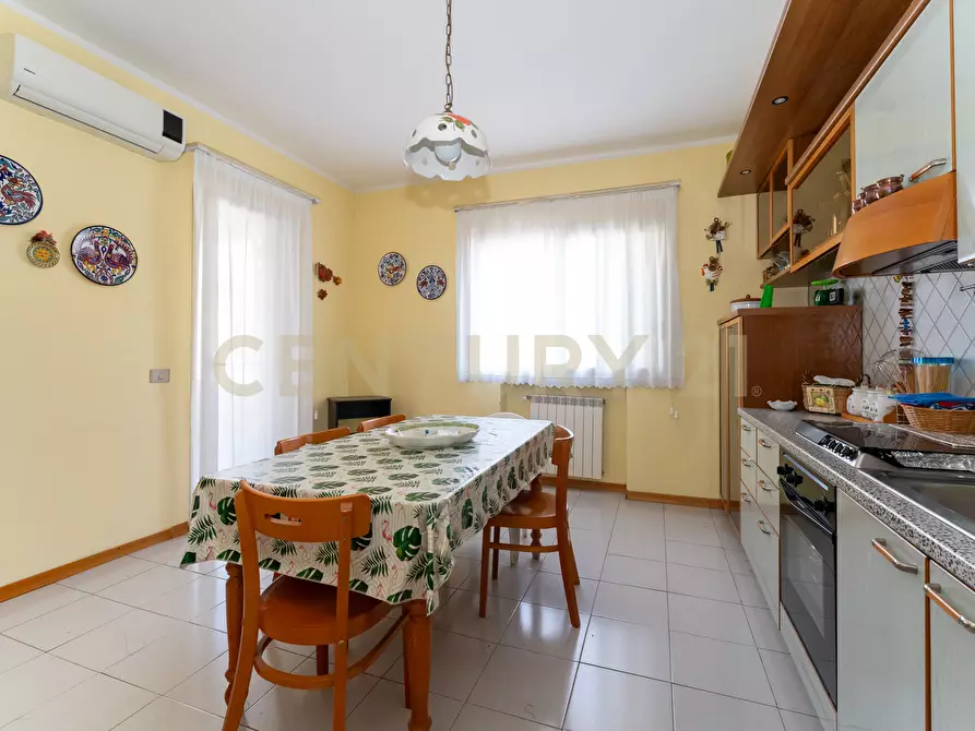 Immagine 17 di Pentalocale in vendita  in Via Nino Martoglio 13 a Valverde