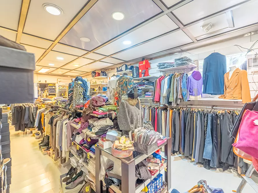 Immagine 21 di Attività commerciale in vendita  in Viale Liegi 49 a Roma