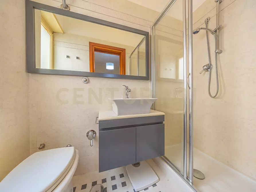 Immagine 18 di Trilocale in vendita  in Via Bevagna 56 a Roma