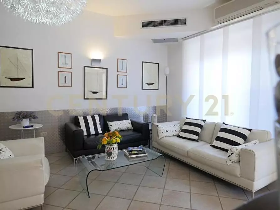 Immagine 47 di Palazzo in vendita  in Via Cavour 2 a Castiglione Della Pescaia