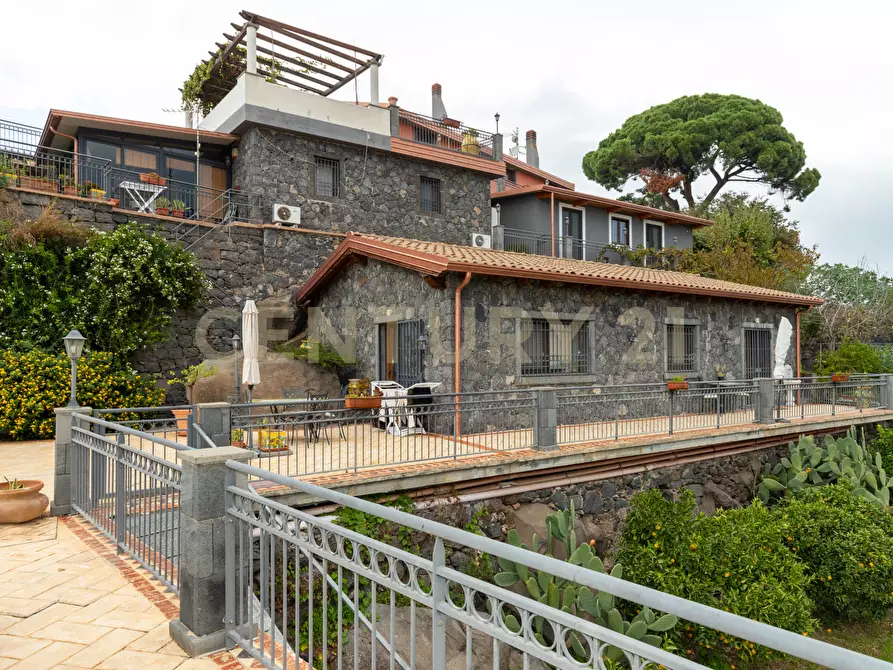 Immagine 85 di Villa in vendita  in Via Brinzio 20 a Aci Catena