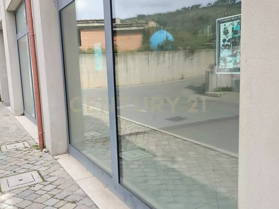 Immagine 18 di Locale commerciale in vendita  in Piazza Primo Wongher 17 a Monte Argentario