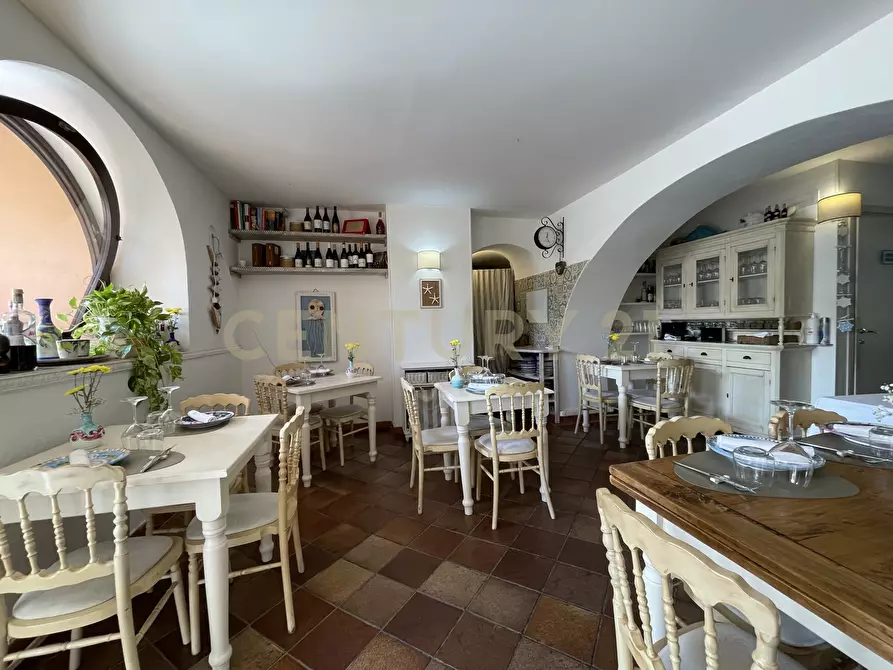 Immagine 3 di Locale commerciale in vendita  in Via del Molo 1 a Monte Argentario